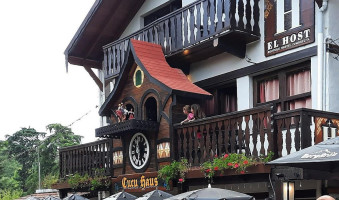 Cucu Haus Pizza Pasta outside