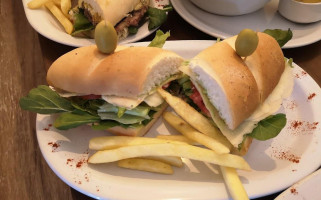 Cucu Haus Pizza Pasta food