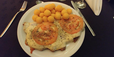 Apart Suite Antu Malal food