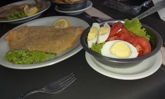 Resto Bar Cau Cau food