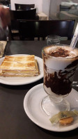 Resto Bar Cau Cau food