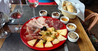 Bodega Saldungaray Comida