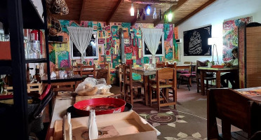 Lo De Lucy- Restobar Pizzería inside