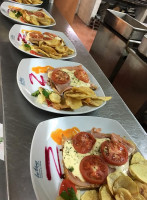Las Totoras food