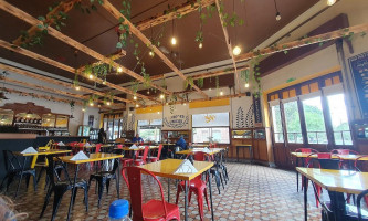 Rulo Coffee And Beer inside