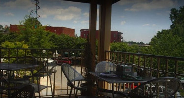 La Tola Lounge outside