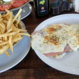 Parador Punto Medio food