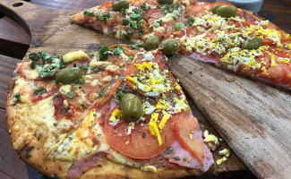 El Tablón Pizza A La Piedra food