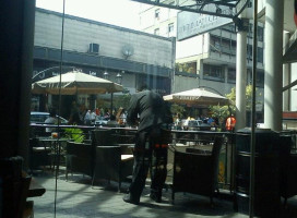 Café Floreal outside