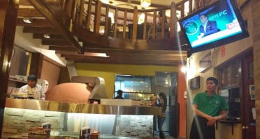 Supremma Pizza Shop À l'intérieur