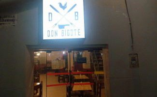 Don Bigote Exterior