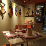 Saffron Indian Delicacies Dentro