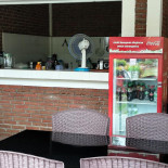 Los Chamos Burger Exterior