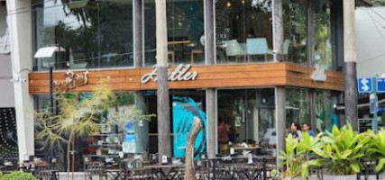 Heller Café Restó inside