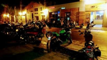Hendrix Moto Bar outside