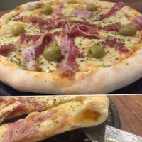 La Tana Pizza A La Piedra food