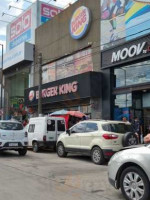 Burger King, Moreno outside