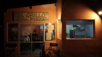 Pizzeria El Grillo inside