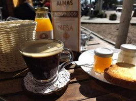 Almas Café food