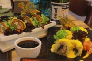 Natsumi Sushi Rolls food