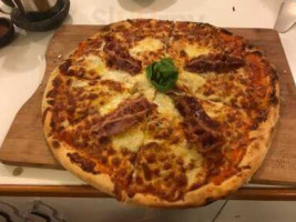 La Mona Pizza food