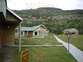 Del Paine outside