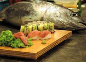Kim sushi bar food