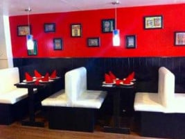 Rest Nandos Bistro Lounge Dentro