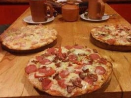 Pizzeria Jhutmay food