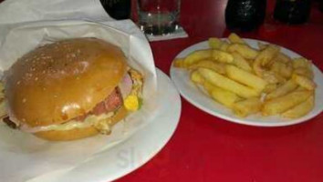 Restaurant - Heladería Ari'S Burger food
