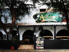 Arturo's Tavern inside