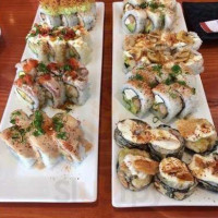 Senshi Sushi & Rolls food
