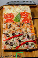 Quadrata pizza & focaccia Manzana Jesuitica food