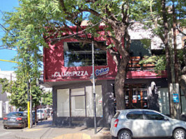 El Club De La Pizza outside