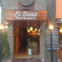 El Barril Restaurante inside