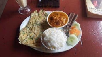 Delhi Curry Lounge food