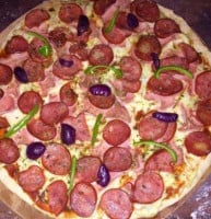 Lina's Pizzas food