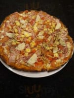 El Triunffo Pizzeria Y Chiviteria food