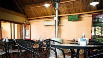 La Parroquia Café Y Delicias inside