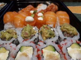 Ikkenai Sushi food