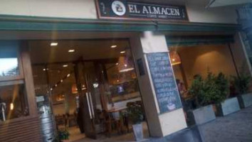 El Almacen Coffee Market outside