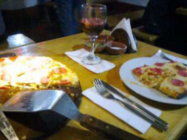 Vigo's Pizza food