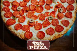 Toto's Pizza food