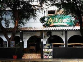 Arturo's Tavern food