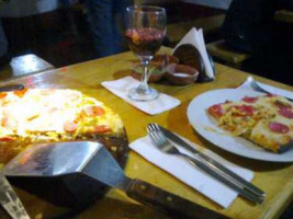 Vigo's Pizza food
