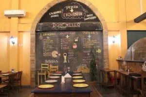 Don Mello Pizzeria inside