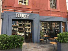 Rudy Burgers outside