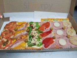 Pizza Cabre's food