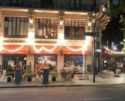 Café Martinez outside