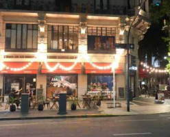 Café Martínez outside